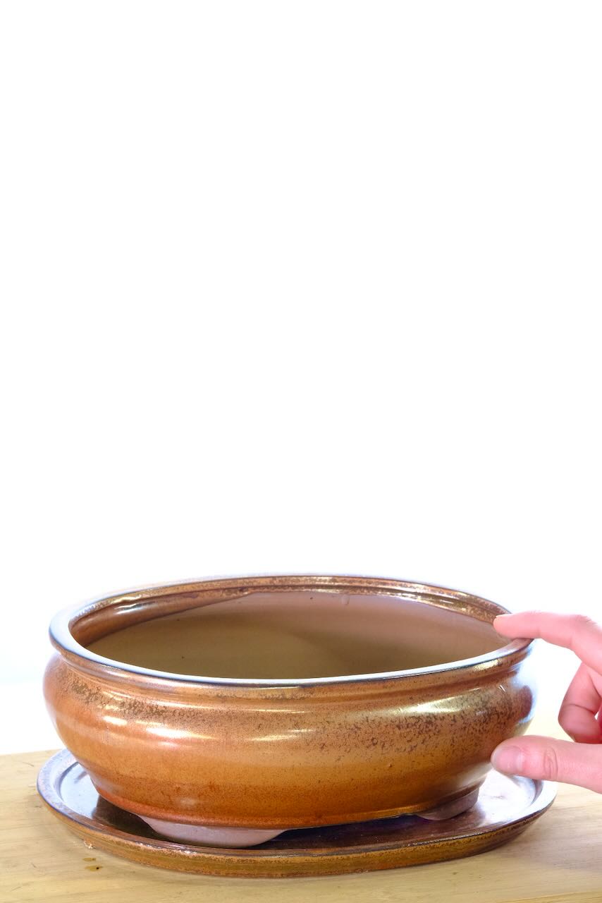 A lovely neutral coloured pot with sparkly glazed